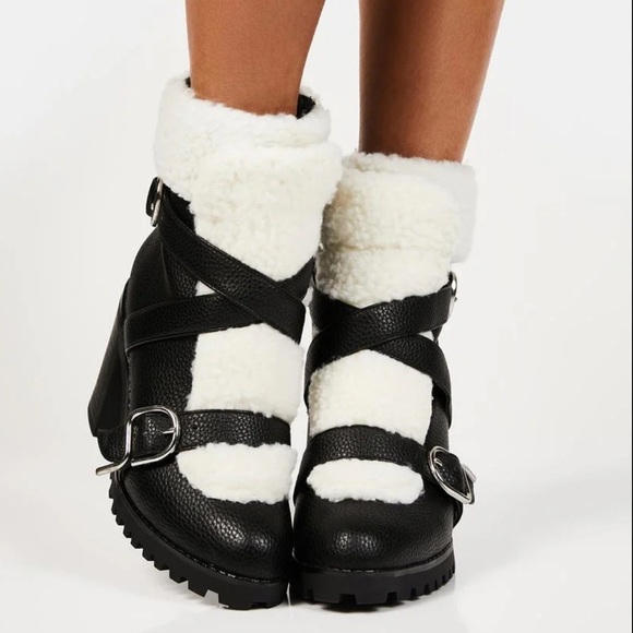 Black White Sherpa Chunky Treaded Sole Buckle Closure Lemon Drop PRIVILEGED 5.5 - Picture 10 of 11